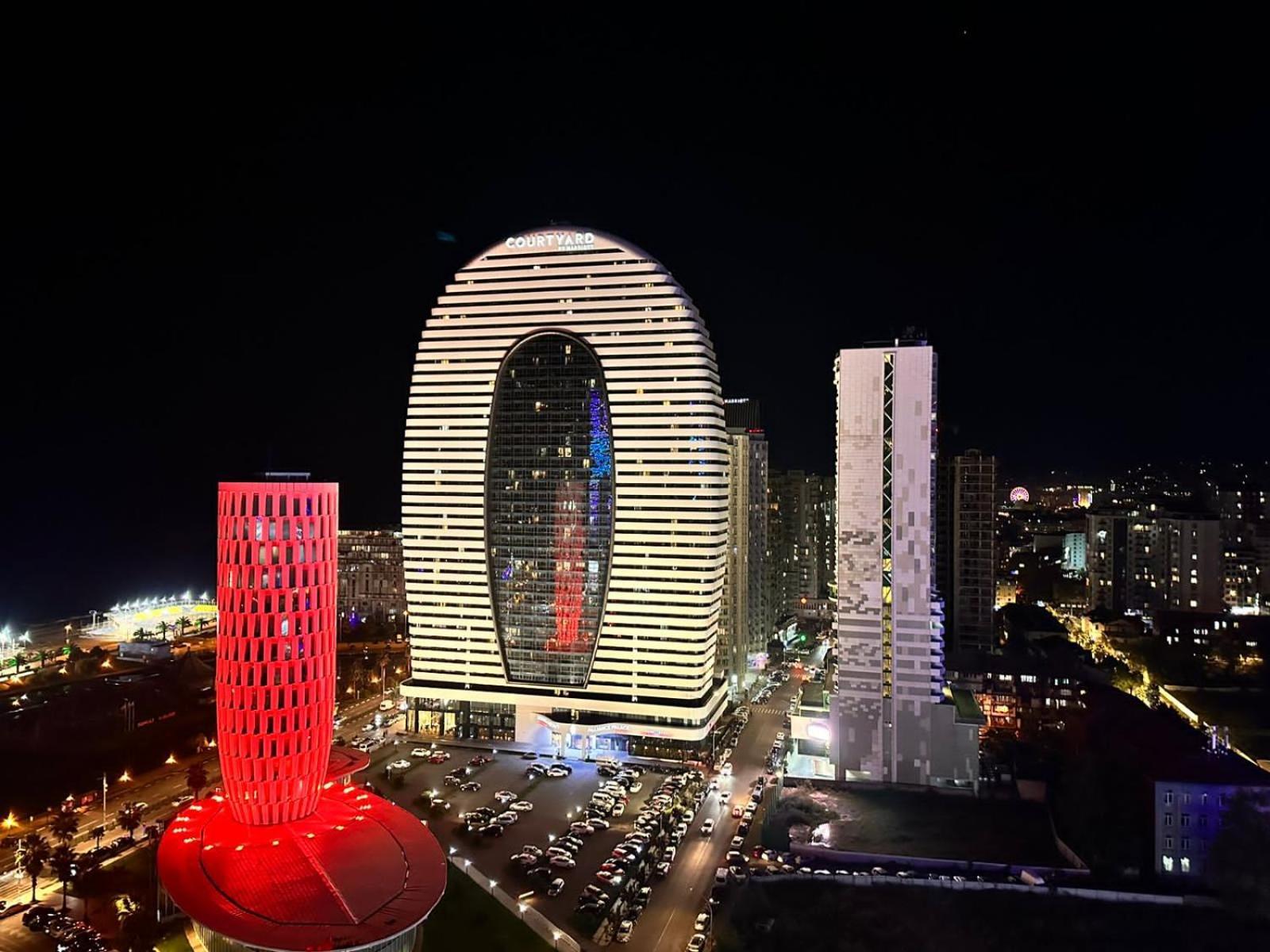 Queen Apartments In Batumi Esterno foto