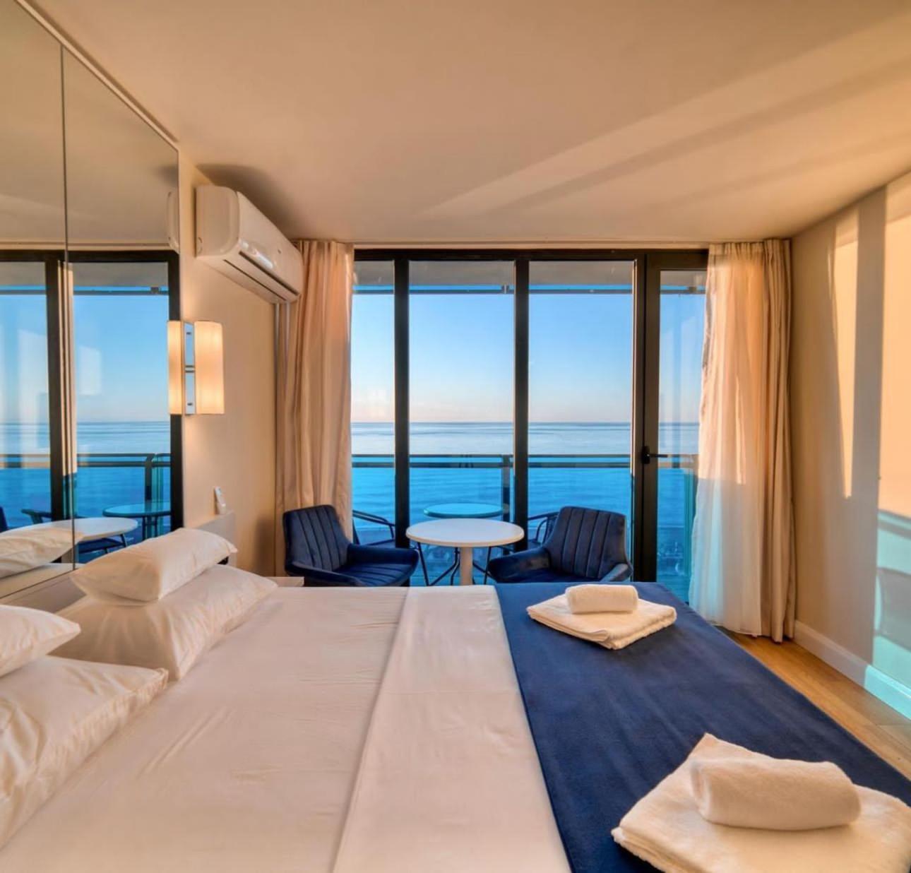 Queen Apartments In Batumi Esterno foto