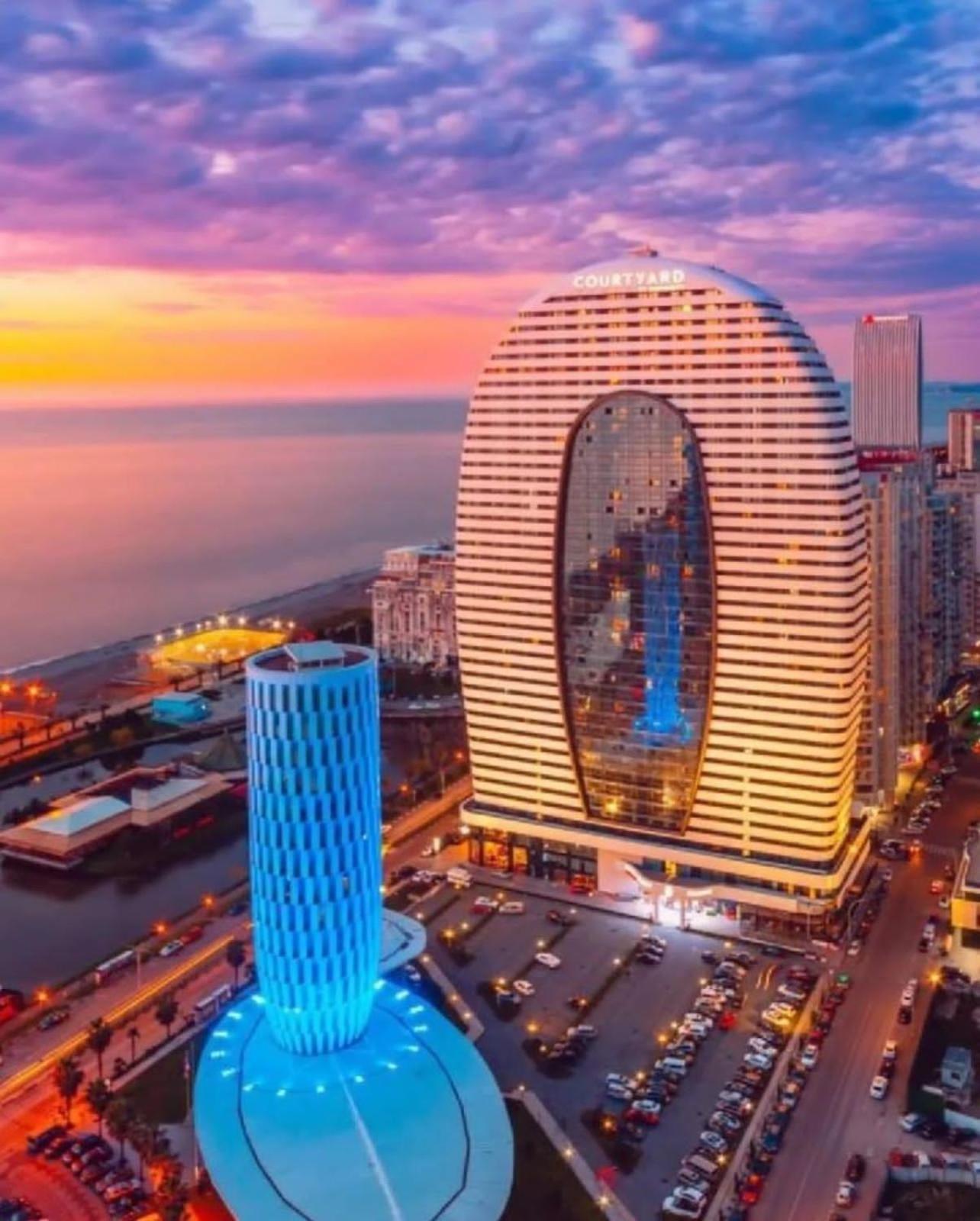 Queen Apartments In Batumi Esterno foto